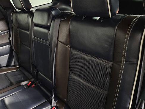 Used 2017 Jeep Grand Cherokee Overland w/ Jeep Active Safety Group image 28