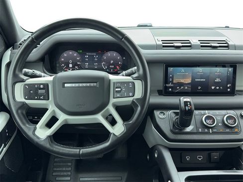 Used 2024 Land Rover Defender 90 S image 12