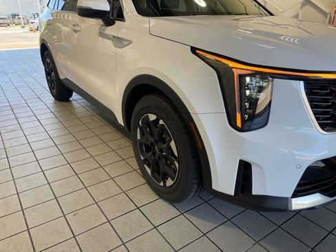Used 2025 Kia Sorento S w/ Panoramic Sunroof Package FWD image 21
