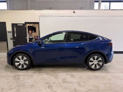 Used 2022 Tesla Model Y Long Range image 2