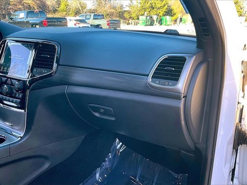 Used 2021 Jeep Grand Cherokee Laredo X image 22