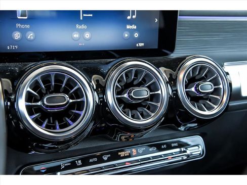 Certified 2025 Mercedes-Benz GLB 250 GLB 250 4MATIC image 22