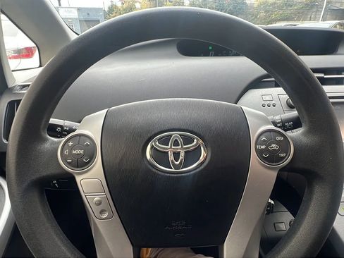 Used 2014 Toyota Prius One image 12