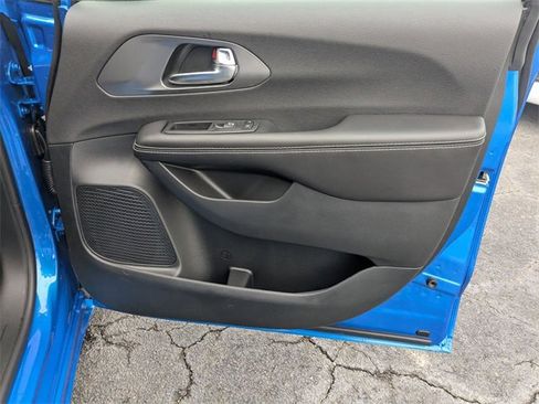 New 2026 Chrysler Pacifica Select image 34