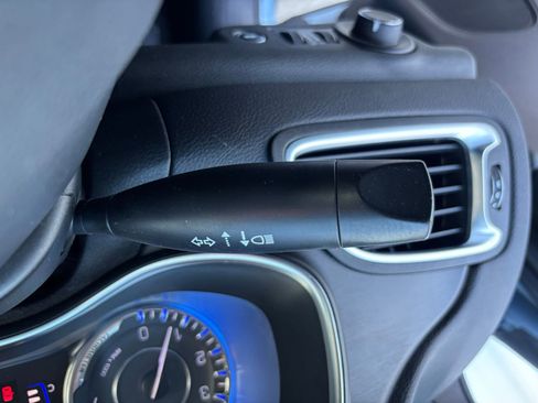 Used 2015 Chrysler 200 Limited w/ Convenience Group image 17