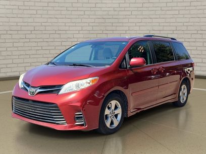 Used 2020 Toyota Sienna LE w/ Carpet Mat Package