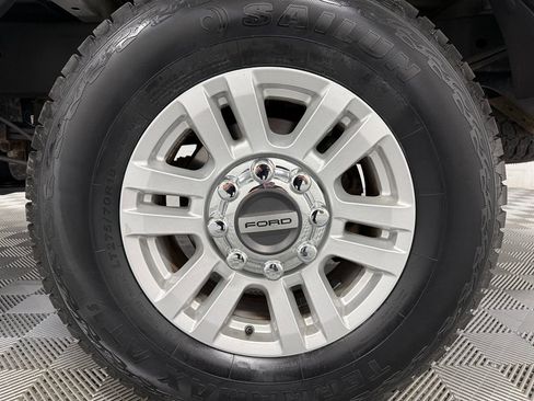Used 2019 Ford F250 XLT w/ XLT Value Package image 30