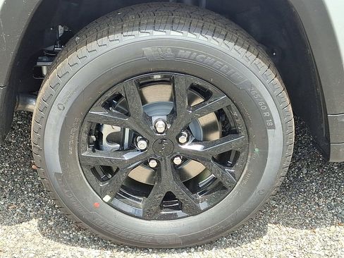 New 2025 Jeep Grand Cherokee L Altitude image 5