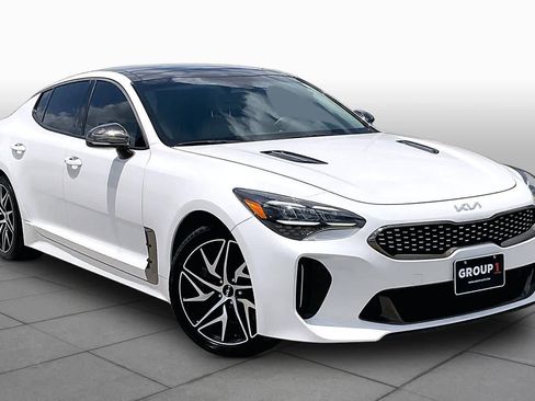 Used 2022 Kia Stinger GT-Line w/ Sun & Sound Package RWD image 3