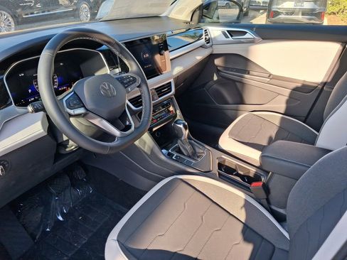 New 2026 Volkswagen Taos SE FWD image 7