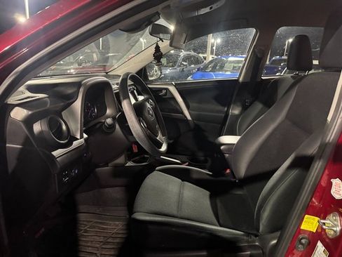 Used 2018 Toyota RAV4 LE image 4