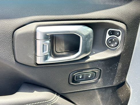 Used 2023 Jeep Wrangler Unlimited Sahara w/ Cold Weather Group AWD/4WD image 19