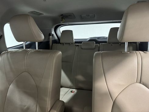 Used 2023 Toyota Highlander L image 27