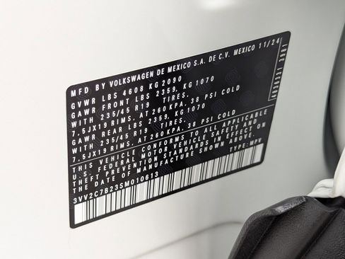 Used 2025 Volkswagen Taos SE image 40