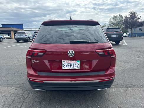 Used 2021 Volkswagen Tiguan SE w/ Panoramic Sunroof Package FWD image 6
