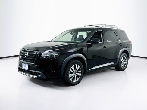 Used 2023 Nissan Pathfinder SL w/ Black Appearance Package AWD/4WD image 1