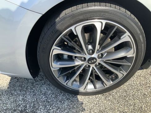 Used 2018 Kia Cadenza Technology image 10