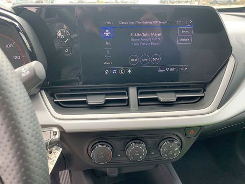 Certified 2024 Chevrolet Trax RS image 13