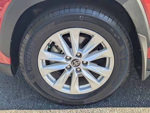 Used 2024 Toyota Corolla Cross LE w/ Moonroof Package image 11