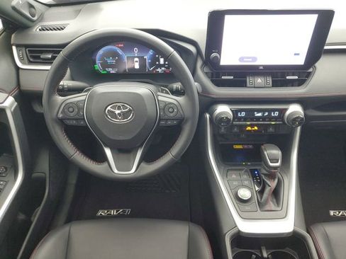 Used 2025 Toyota RAV4 XSE AWD/4WD image 18
