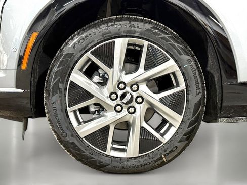 New 2025 Cadillac Optiq Luxury 2 AWD/4WD image 10