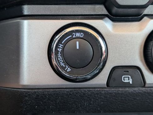 Used 2018 Toyota Tacoma SR5 AWD/4WD image 33