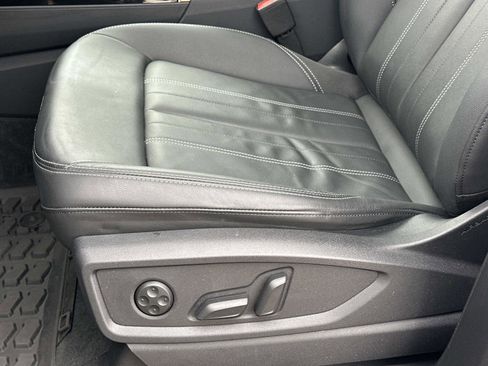 Used 2023 Audi Q5 2.0T Premium w/ Convenience Package image 18