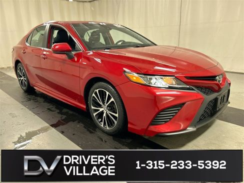 Used 2020 Toyota Camry SE image 1