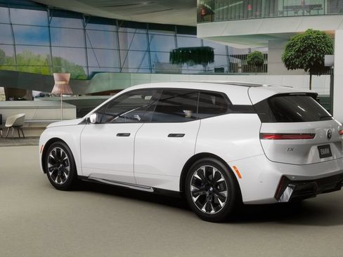 Used 2026 BMW iX xDrive60 w/ M Sport Package image 31