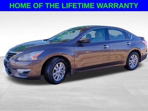 Used 2015 Nissan Altima 2.5 S w/ Sport Value Package image 2