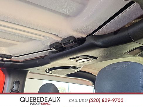Used 2018 Jeep Wrangler Rubicon AWD/4WD image 12