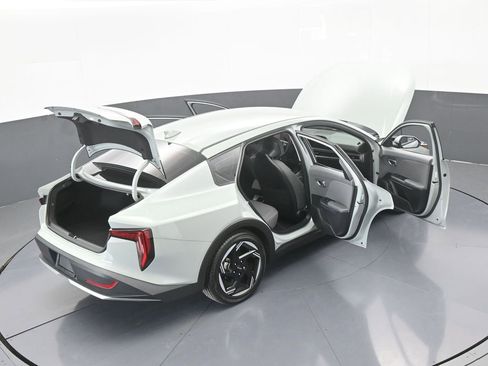 Used 2025 Kia K4 EX image 68