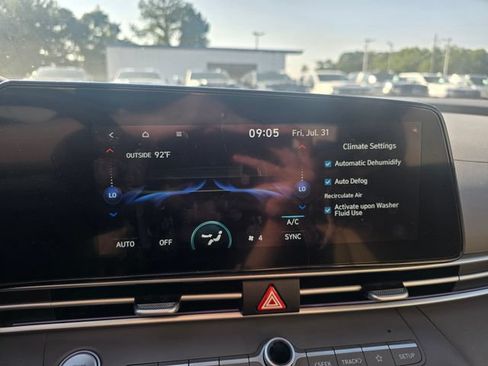 Used 2025 Hyundai Elantra SEL FWD image 23