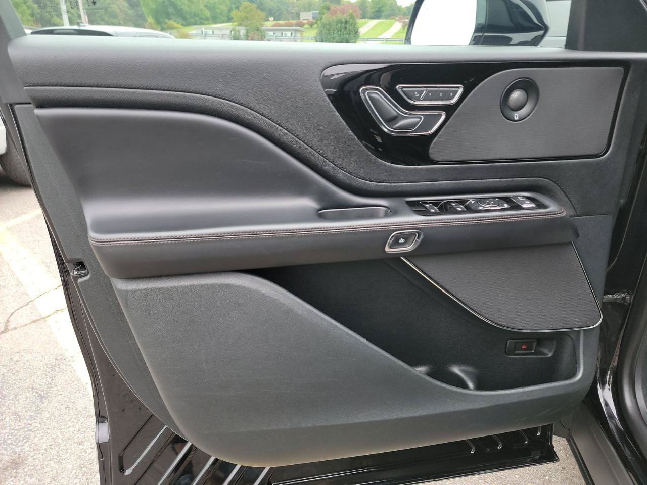 Used 2021 Lincoln Aviator Reserve w/ Equipment Group 201A AWD/4WD image 8
