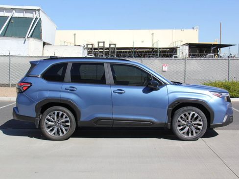 Used 2025 Subaru Forester Touring AWD/4WD image 4