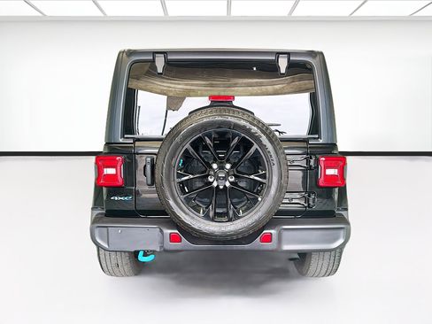 Used 2023 Jeep Wrangler Unlimited Sahara AWD/4WD image 5