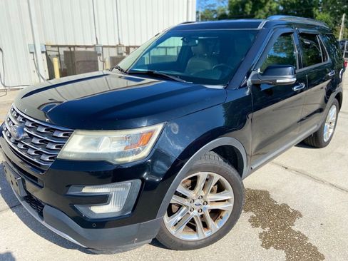 Used 2017 Ford Explorer Limited w/ Class II Trailer Tow Package FWD image 1