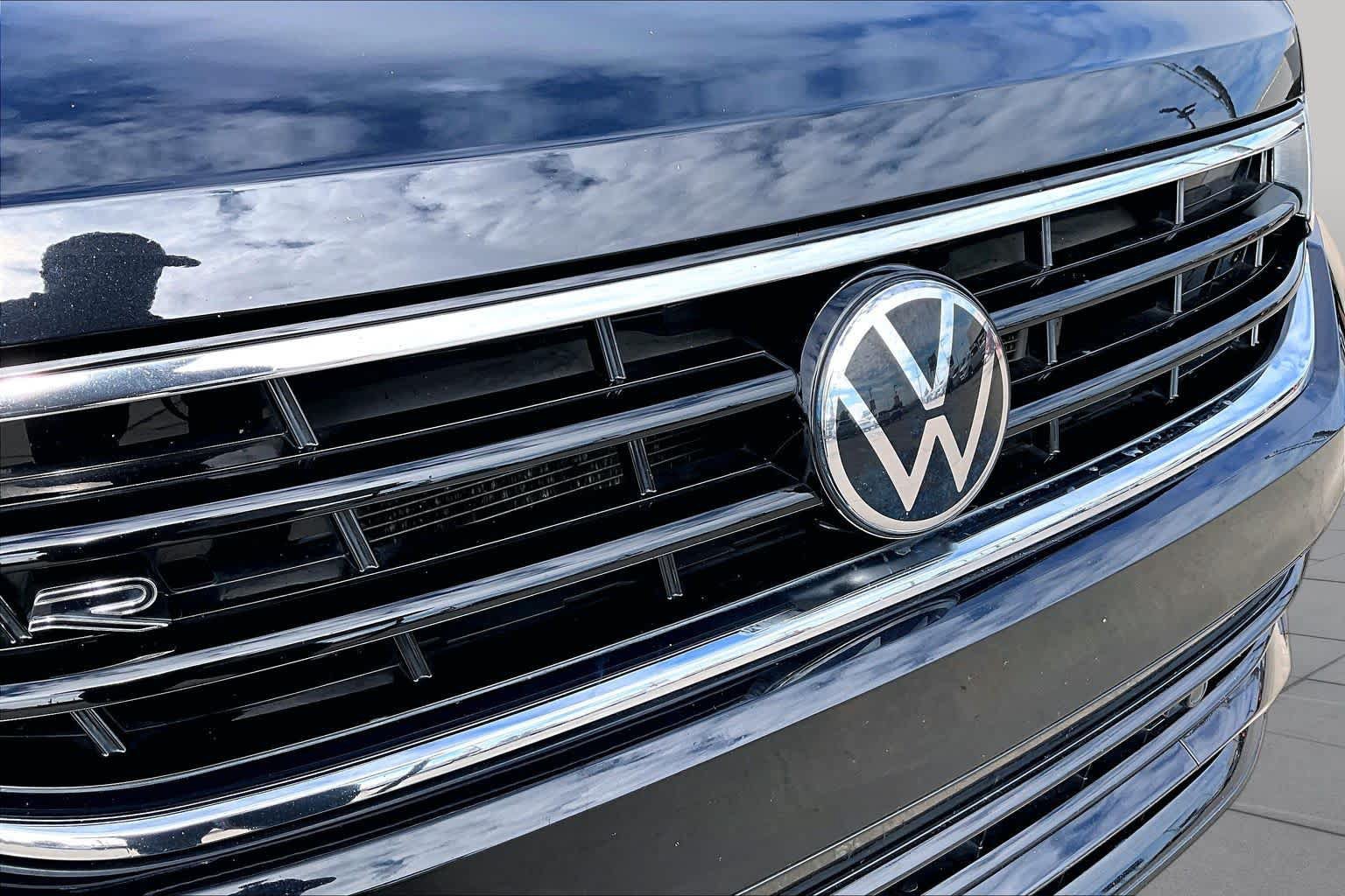 Used 2022 Volkswagen Tiguan SE R-Line FWD image 30