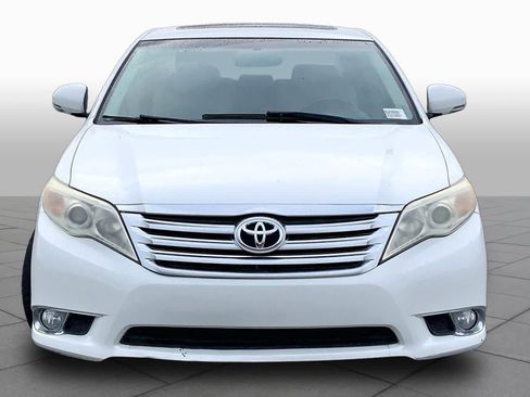 Used 2011 Toyota Avalon Limited FWD image 3