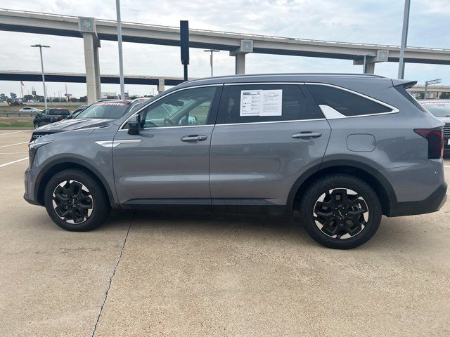 Used 2025 Kia Sorento S FWD image 5