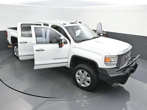 Used 2015 GMC Sierra 2500 Denali w/ Duramax Plus Package AWD/4WD image 54
