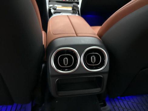 Used 2025 Mercedes-Benz C 300 Sedan image 21