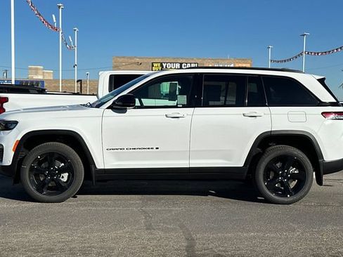 New 2025 Jeep Grand Cherokee Limited w/ Luxury Tech Group II image 11
