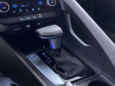 Used 2025 Hyundai Elantra Sport image 21