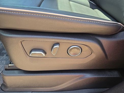 Used 2025 Cadillac Escalade ESV Premium Luxury w/ Touring Package AWD/4WD image 21