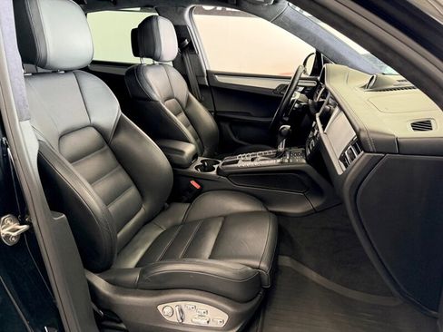 Used 2020 Porsche Macan Turbo image 55