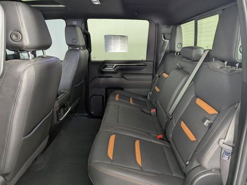 Used 2025 GMC Sierra 2500 AT4 w/ Technology Package image 17