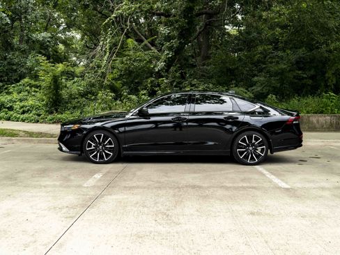 Used 2024 Honda Accord Touring image 6