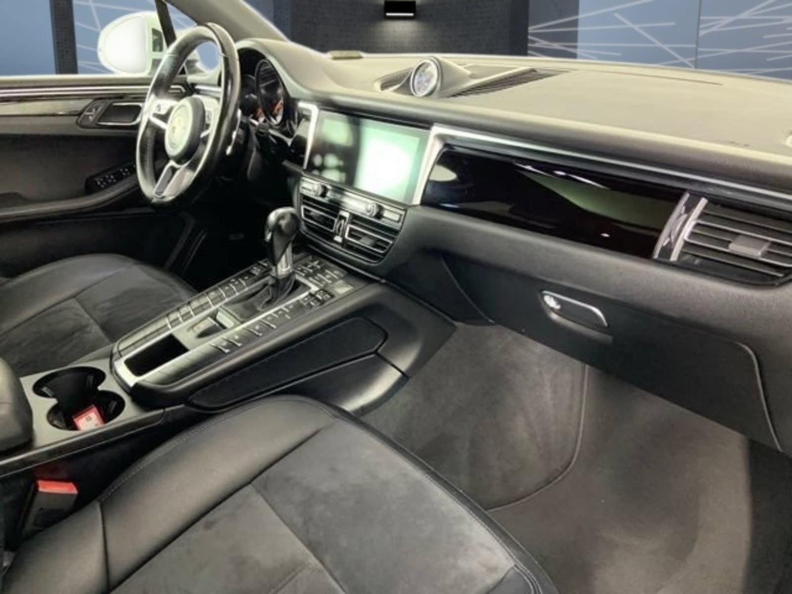 Used 2019 Porsche Macan AWD/4WD image 16