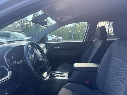 Used 2020 Chevrolet Equinox LT w/ Driver Convenience Package image 5